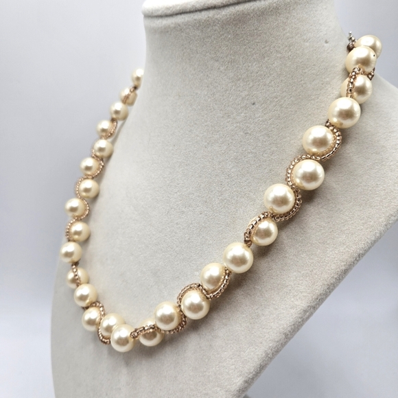 VINTAGE SHB Shofel Bros Wrapped Faux Pearl Gold Tone Beaded Strand Necklace - Picture 2 of 7